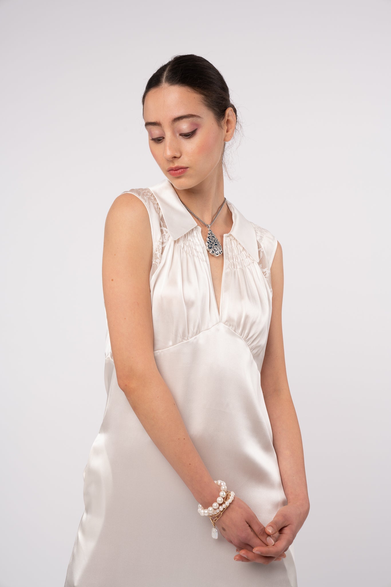 Sleeveless Silk Dress with collar and Lace Hem
